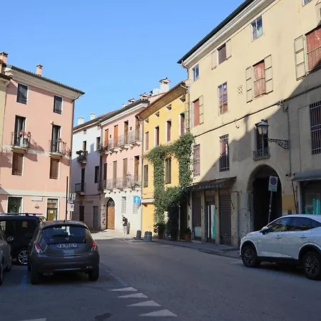 Daire Theatre In The Center Of *